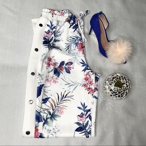 Fashion Nova’ Nalani Floral Snap Pant